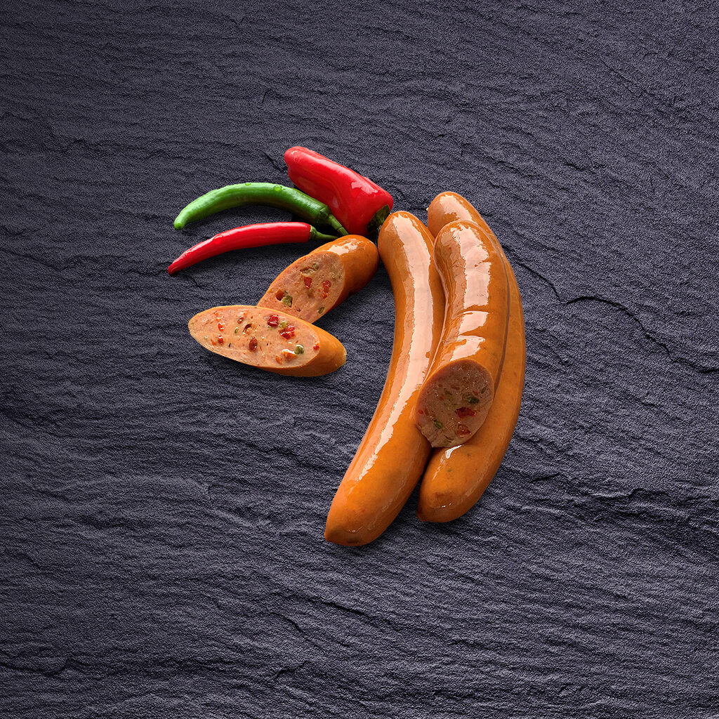 Paprika-Chili-Krakauer mit würziger Paprikanote und feiner Chärfe, serviert als Grill- oder Brotzeitspezialität.